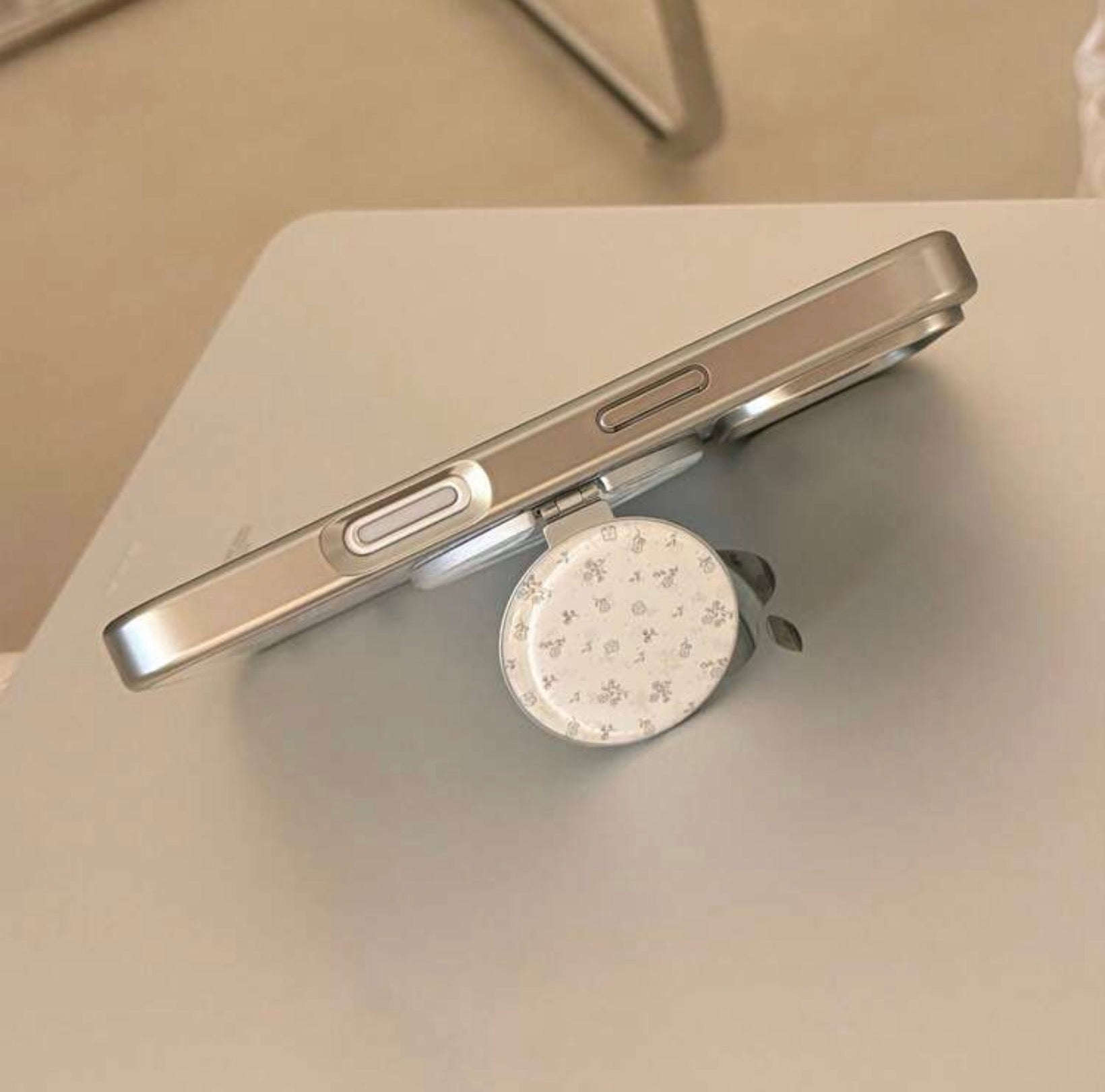 iPhone 17Promax - Floral Silver Frame Magnetic Set