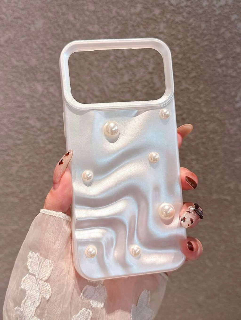 iPhone 16Plus - 3D Pearl Wavy Case