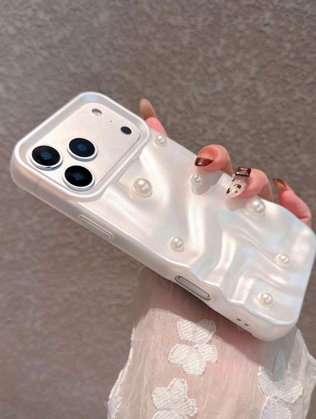 iPhone 16Plus - 3D Pearl Wavy Case