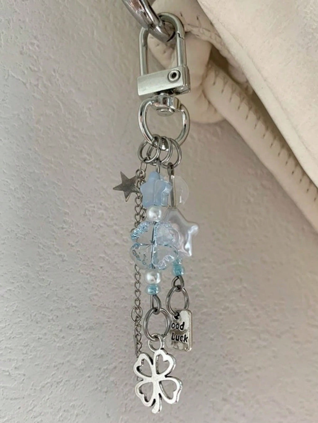 Keychain D-18, Clover Charm