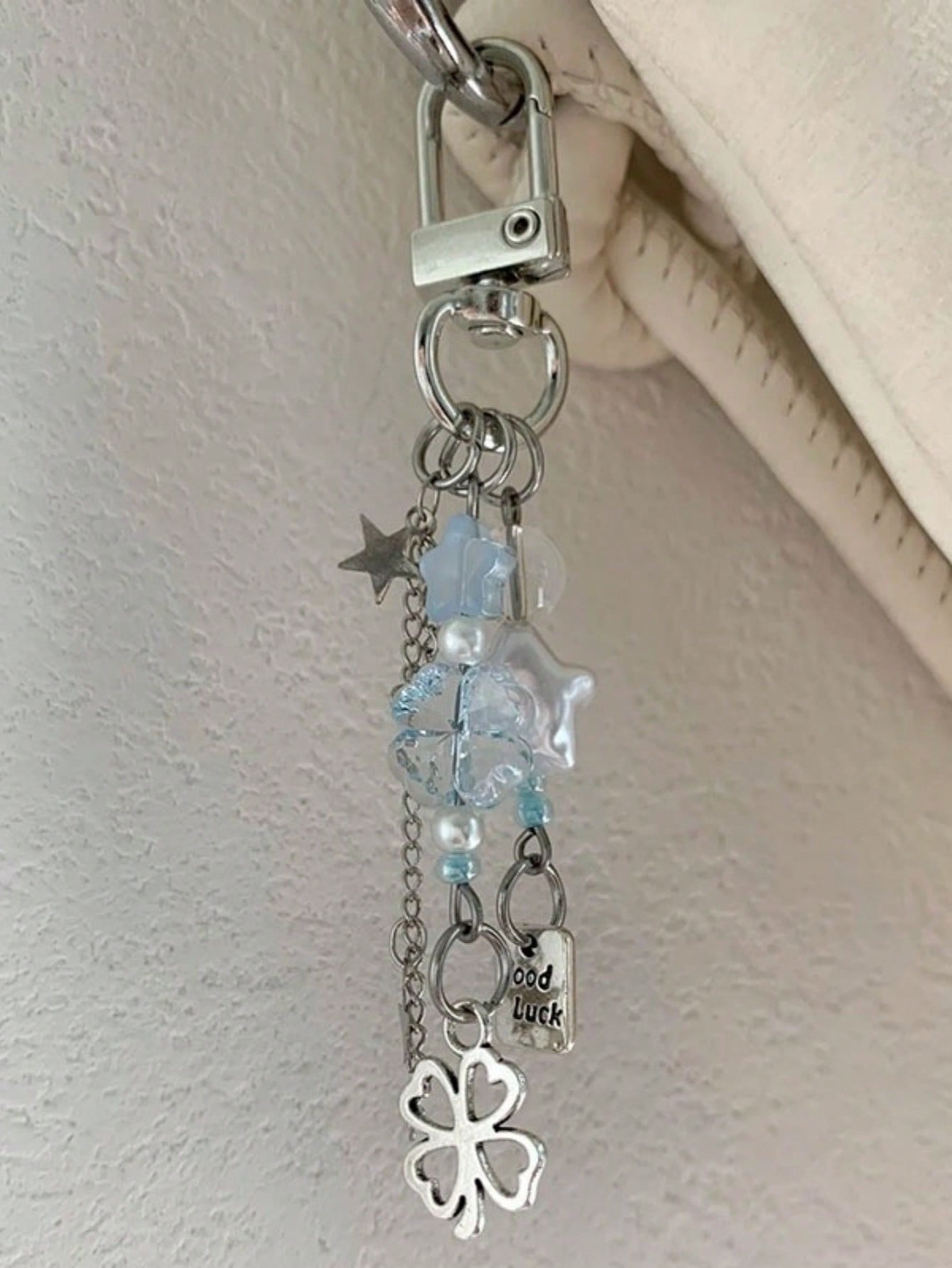 Keychain D-18, Clover Charm